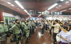 【修例风波】网民发起12区集会 太古站内一度警民对峙