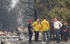 加州山火威胁1万民居 重灾区进入紧急状态
