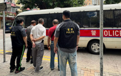 荃湾警打击非法街头赌博 拘4男最大89岁
