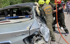 泰国女揸车弯腰执电话  直撞对面线私家车男司机当场身亡