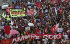 巴西群众上街反对极右总统候选人博尔索纳罗