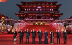 中国中亚峰会｜习近平夫妇欢迎中亚五国领导人 并集体合影