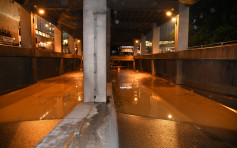 时降雨139毫米远超黑雨 发展局：水浸观塘道因水渠堵塞
