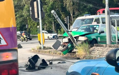 大埔汀角路的士與客貨車相撞 2人受傷送院