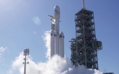 SpaceX试燃引擎 世界最强力火箭「猎鹰重型」将升空
