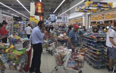 七国断交影响粮食进口　卡塔尔超市掀抢购潮
