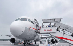 四川航空货运机师确诊 曾参加300人婚宴