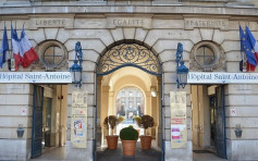 巴黎市民為50歐元瘋狂捐糞 醫院被迫中止研究