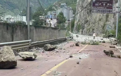 四川泸定地震｜房屋坍塌有人被压 至少两伤