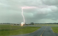 阿聯酋客機險遭雷劈   紐西蘭暴風雨驚悚畫面曝光