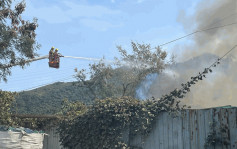 米埔嘉龍路露天倉庫起火 波及廢鐵場 燒逾3小時救熄