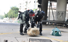 【大三罢】示威者九龙塘一带设路障 防暴警到场清除