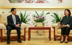 中联办副主任卢新宁晤马会高层 签订合作协议 肯定马会对港长期贡献