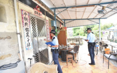 东涌䃟头村逾11狗遭毒害 警员做问卷食环洗地去毒药