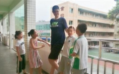四川11岁男孩身高逾2米 有望列入健力士记录大全
