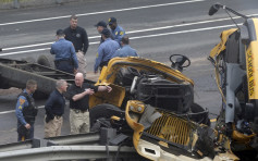新泽西州校巴撞垃圾车 2死44伤