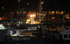香港仔海面游艇机房电池短路 冒烟起火无人受伤 