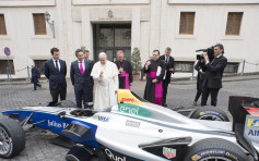 教宗祝福电动方程式跑车及车手