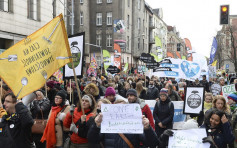 波蘭巴黎反氣候變化遊行 敦促多國代表達成協議