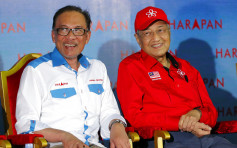 马来西亚补选：首相马哈迪为安华造势
