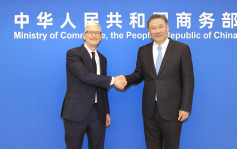 商务部长王文涛告诉苹果公司CEO库克：中国经济长期向好的基本面没有变