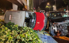 葵涌的士7人车相撞 的士司机一度被困 2人受伤送院