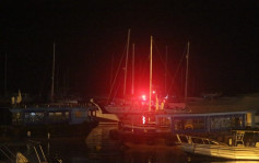 西贡白沙湾12米长帆船起火　疑与烟花有关