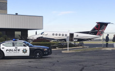 17歲美國少女闖機場偷開飛機撞圍欄  被警方拘捕