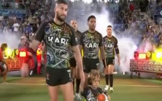 澳洲受欺凌侏儒9歲童帶領欖球隊出場 觀眾起立鼓掌