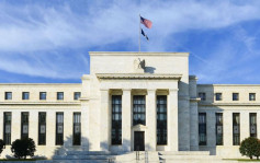 美国联储局维持利率不变 指3月初结束买债