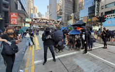 【修例风波】黑衣人群占据怡和街轩尼诗道 防暴警施放催泪弹驱散