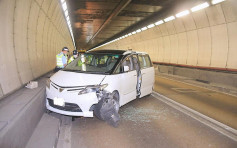 七人車獅隧撞壆58歲司機昏迷被困 送院搶救不治