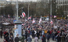 白俄約2萬民眾上街示威 警察向天鳴槍示警