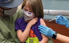美国开始为5至11岁儿童接种辉瑞新冠疫苗