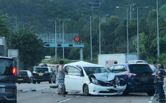 吐露港公路5车相撞 出九龙交通一度挤塞