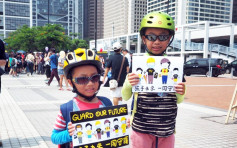 【逃犯条例】中环亲子游行 小朋友戴头盔为示威者打气