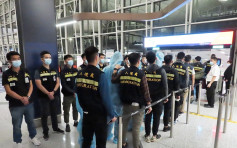 入境處將40名非法入境者及逾期逗留者遣返越南