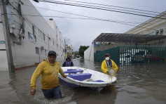 墨西哥中部暴雨洪灾 医院水浸停电17病人亡