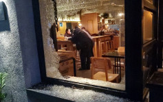 中環餐廳遭打爆玻璃窗 猖狂賊仔抬走成部收銀機