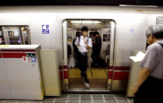 东京地铁站实测机械人服务 懂4国语言提供转乘资讯