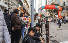 初一花車巡遊 港鐵尖沙咀及尖東站多個出入口一度需關閉