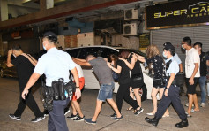 荃湾警捣非法赌场及无牌酒吧等 拘50人