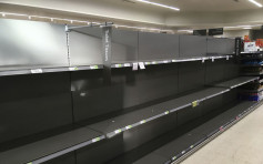英国超市爆抢购潮 粮食厕纸药物货架全扫空