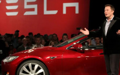 Tesla绩差兼预警销量放缓 盘股泻近6% 马斯克称明年试产下一代汽车
