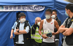 渣打馬拉松｜跑手運動服印「香港加油」 遭要求換衫 膠布遮擋紋身