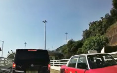 車Cam直擊｜呈祥道的士逆線行駛 險撞2車