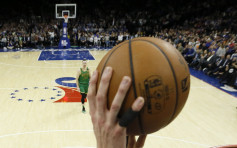 【NBA】控卫西蒙斯客串中锋 76人挫绿军续克星本色