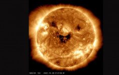 NASA衛星拍到太陽出現哈哈笑臉