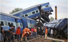 印度北方邦火车出轨 揭螺丝未上紧路轨断开
