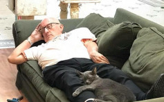 老伯攬貓睡覺相瘋傳 為寵物庇護中心籌得3萬美元